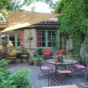 https://lauberge-des-collines.hotels-rhonealpes.com